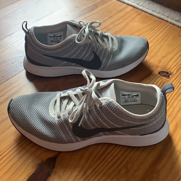 Women’s Nike sneakers Size 9 - Picture 4 of 12